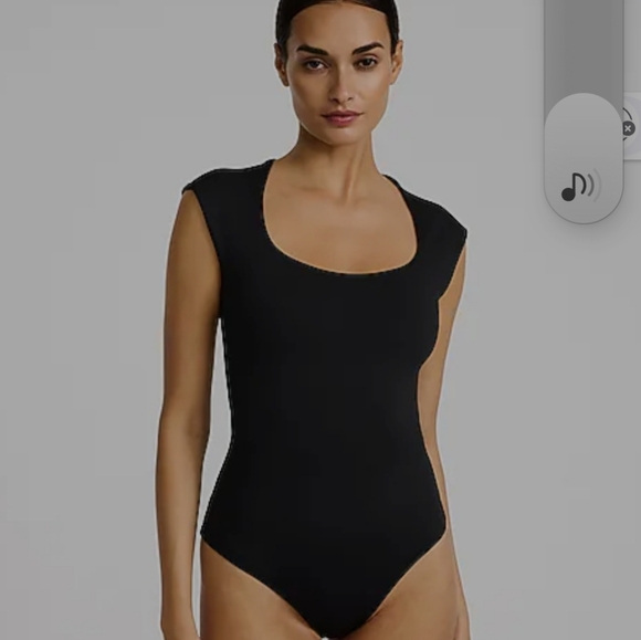 Express Black Body Contour Top - Picture 4 of 4
